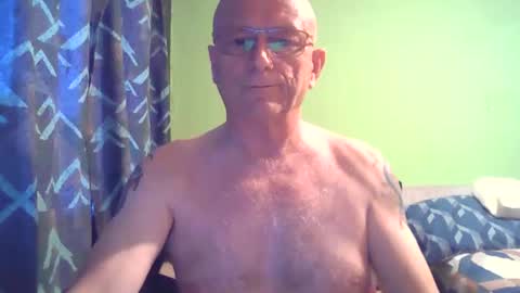 Snapshot of antmatt2025 chatting on 10-31-25, 04:52 antmatt2025 online show from 10-31-25, 04:52