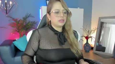 Snapshot of anto_thompson chatting on 06-20-26, 08:00 Antonella online show from 06-20-26, 08:00