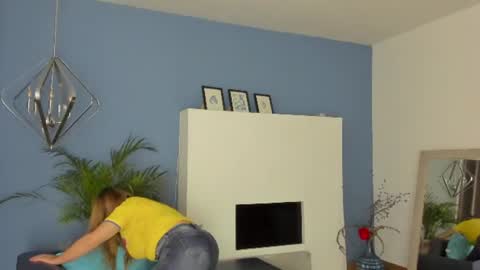 Snapshot of anto_thompson chatting on 06-27-26, 06:46 Antonella online show from 06-27-26, 06:46