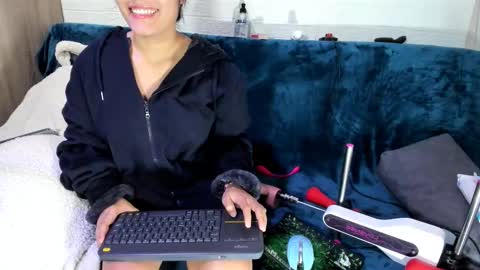 Snapshot of antofoxwbc chatting on 02-10-25, 11:04 Anto online show from 02-10-25, 11:04