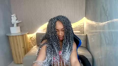 Snapshot of antonella__r_ chatting on 06-01-26, 08:21 Antonella online show from 06-01-26, 08:21