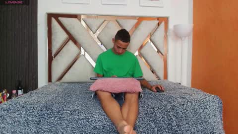 Snapshot of antonella_and_thiago_ chatting on 11-20-25, 12:27 antonella_and_thiago_ online show from 11-20-25, 12:27