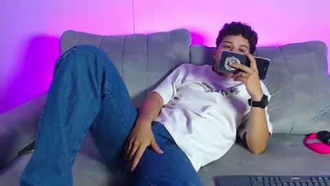 Snapshot of antonella_cruz02 chatting on 06-18-26, 06:24 anto ford02 online show from 06-18-26, 06:24