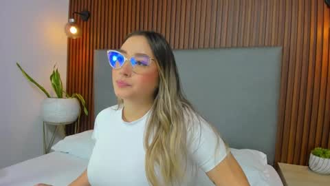 A N T O N E L L A  online show from 01-06-25, 01:52