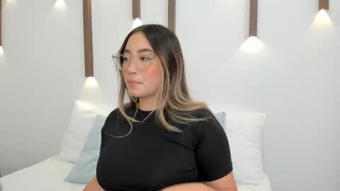 A N T O N E L L A  online show from 01-24-25, 03:13