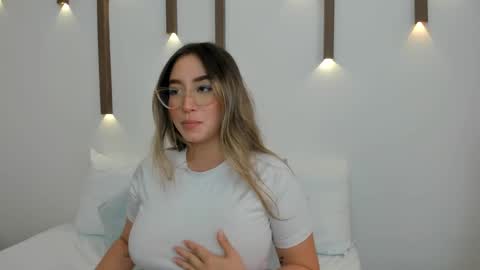 A N T O N E L L A  online show from 01-25-25, 03:09