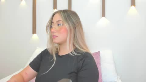 A N T O N E L L A  online show from 02-11-25, 03:40