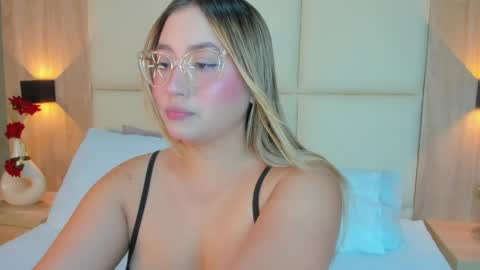 A N T O N E L L A  online show from 06-06-26, 12:21