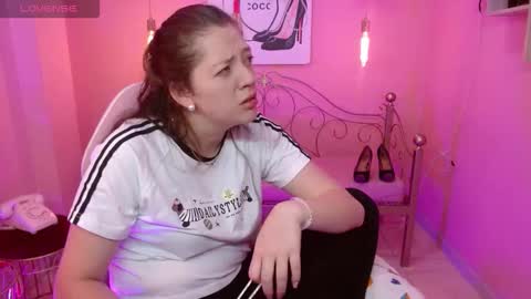 Snapshot of antonella_delgado chatting on 02-26-26, 02:54 antonella_delgado online show from 02-26-26, 02:54