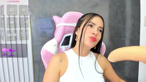 Snapshot of antonella_guzman_ chatting on 12-14-25, 11:59 Antonella online show from 12-14-25, 11:59