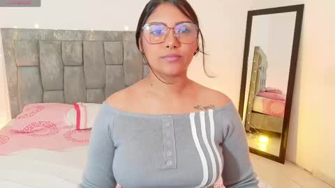 Snapshot of antonella_hot_x chatting on 05-27-26, 10:51 Antonella online show from 05-27-26, 10:51