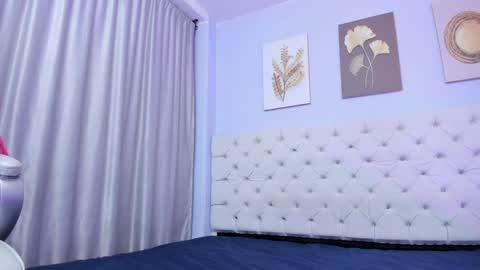 Snapshot of antonella_hotkiss chatting on 01-11-25, 04:38 Antonella online show from 01-11-25, 04:38