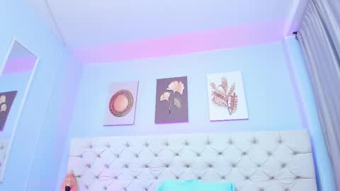 Snapshot of antonella_hotkiss chatting on 02-28-25, 04:10 Antonella online show from 02-28-25, 04:10