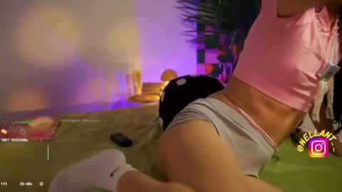 Snapshot of antonella_maitt chatting on 05-28-26, 02:20 Nell. online show from 05-28-26, 02:20