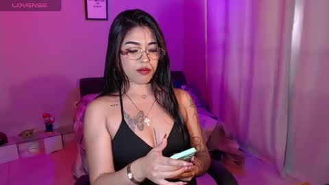 Snapshot of antonella_miller19 chatting on 06-16-26, 01:47 Antonella online show from 06-16-26, 01:47