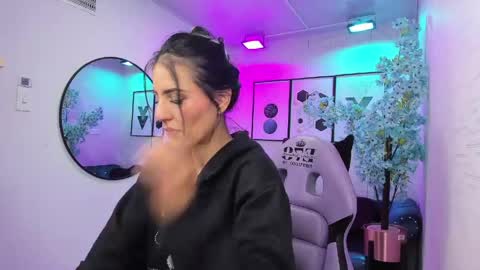 Snapshot of antonella_rivers chatting on 04-30-26, 01:06 Antonella. online show from 04-30-26, 01:06