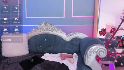 Snapshot of antonella_santorini chatting on 06-26-26, 06:56 online show from 06-26-26, 06:56