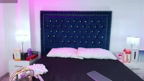 Antonella  online show from 11-18-25, 03:45