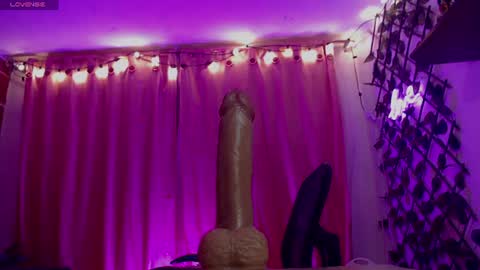 Snapshot of antonellahill_ chatting on 07-28-26, 02:51 Antonella GTM- 5 1800 0300am online show from 07-28-26, 02:51