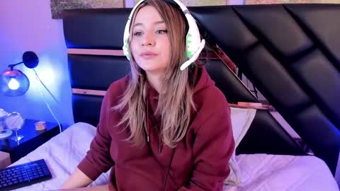 Snapshot of antonellalove_ chatting on 12-10-24, 09:11 My name is Andrea thumb up me please its important online show from 12-10-24, 09:11