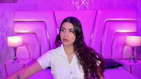 Snapshot of antonellapowell chatting on 10-28-25, 04:27   online show from 10-28-25, 04:27