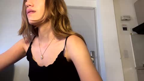 Snapshot of antonellarossii_ chatting on 01-22-25, 04:55 Antonella online show from 01-22-25, 04:55