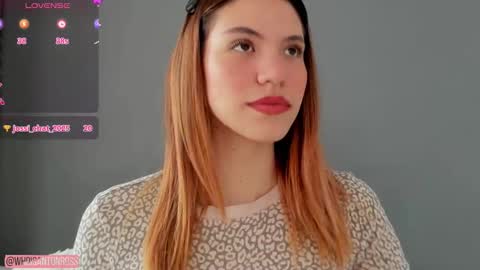 Snapshot of antonellarossii_ chatting on 10-17-25, 02:08 Antonella online show from 10-17-25, 02:08