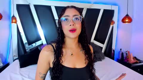 A N T O N E L L E  online show from 02-20-25, 10:48