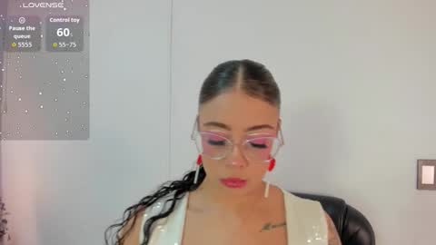 A N T O N E L L E  online show from 09-20-25, 11:33