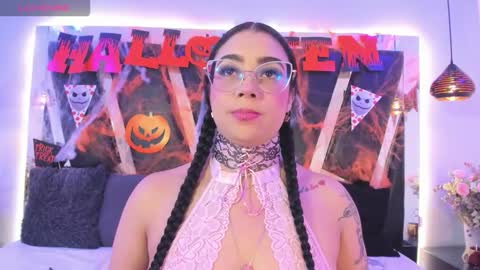 A N T O N E L L E  online show from 10-19-25, 11:22