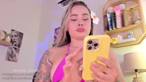 Snapshot of antonia_savatto_ chatting on 11-12-25, 09:14 o ANTO online show from 11-12-25, 09:14