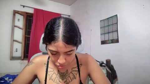 Snapshot of antoniabloom chatting on 10-14-25, 01:50 Antonia online show from 10-14-25, 01:50