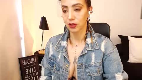 Snapshot of antoniavillamizar chatting on 11-23-25, 11:54 Anto online show from 11-23-25, 11:54