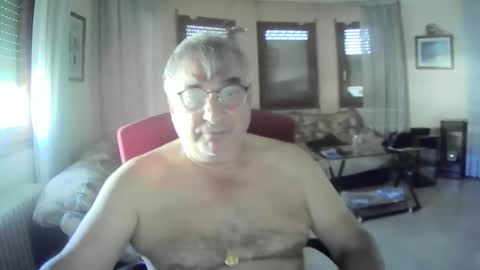Snapshot of antonio2605 chatting on 10-15-25, 01:55 Antonio online show from 10-15-25, 01:55