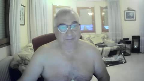 Snapshot of antonio2605 chatting on 10-18-25, 11:05 Antonio online show from 10-18-25, 11:05