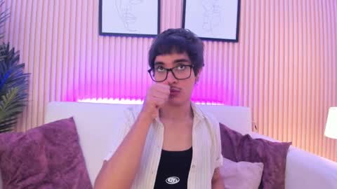 Snapshot of antonio_rowan chatting on 12-16-25, 01:16 Antonio online show from 12-16-25, 01:16