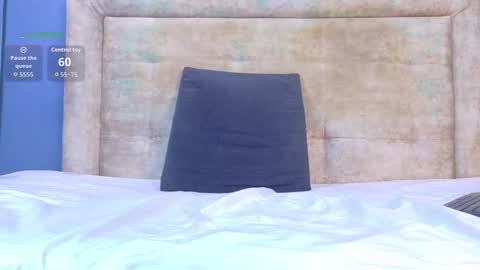 Juan Camilo online show from 11-21-25, 01:37