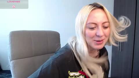 Snapshot of anttoniia chatting on 12-11-24, 06:31 Antonia online show from 12-11-24, 06:31