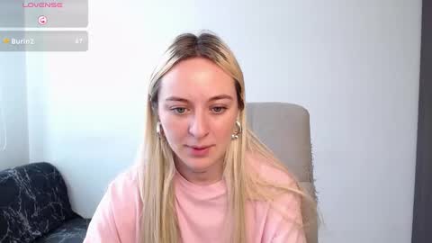 Snapshot of anttoniia chatting on 01-08-25, 07:03 Antonia online show from 01-08-25, 07:03