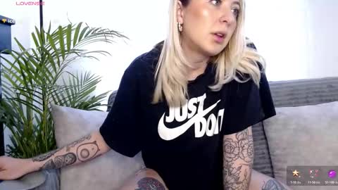 Snapshot of anttoniia chatting on 10-06-25, 06:05 Antonia online show from 10-06-25, 06:05