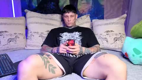 Snapshot of anubisgod88 chatting on 11-19-25, 06:24 Tom online show from 11-19-25, 06:24