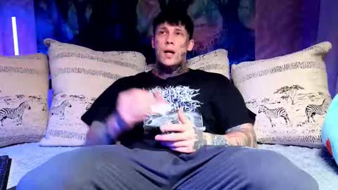 Snapshot of anubisgod88 chatting on 12-18-25, 06:52 Tom online show from 12-18-25, 06:52