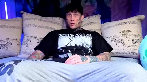 Snapshot of anubisgod88 chatting on 12-23-25, 06:00 Tom online show from 12-23-25, 06:00