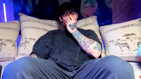 Snapshot of anubisgod88 chatting on 01-11-26, 05:45 Tom online show from 01-11-26, 05:45