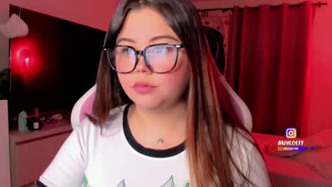   Independent model  online show from 10-30-25, 10:38