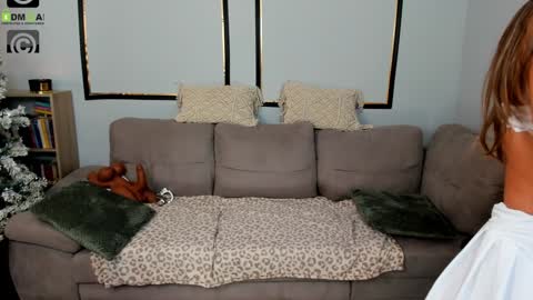 Anya online show from 12-16-25, 03:50