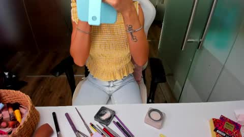 Snapshot of anyarayne chatting on 06-08-26, 11:32 Anya online show from 06-08-26, 11:32