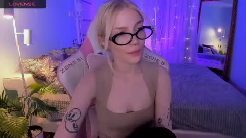 Anya online show from 04-19-26, 02:44