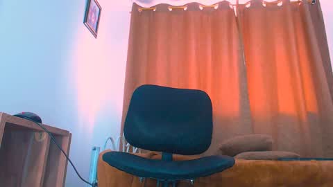 Snapshot of anyelo_15 chatting on 02-01-25, 04:44 angel online show from 02-01-25, 04:44