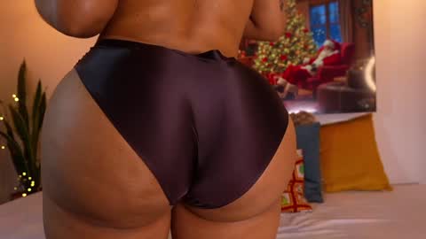 Dulce Maria online show from 12-21-24, 05:14